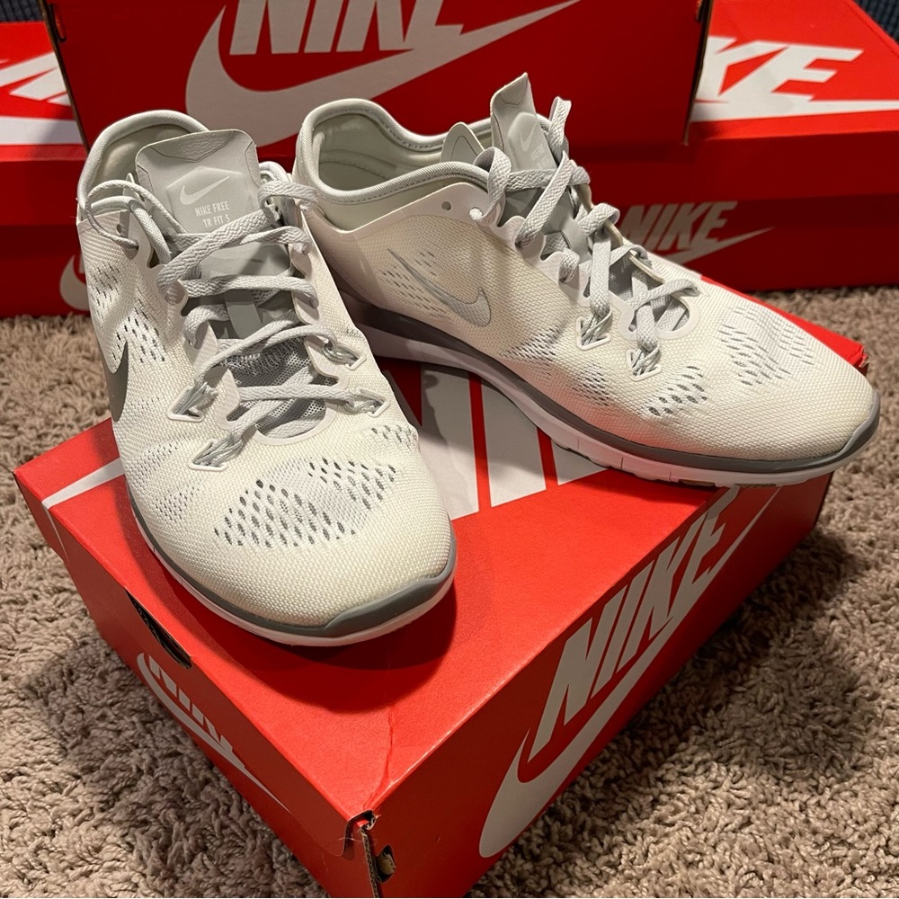 EUC Nike Free 5.0 TR Fit 5 Women’s White/Metallic Training Shoe - Picture 7 of 16